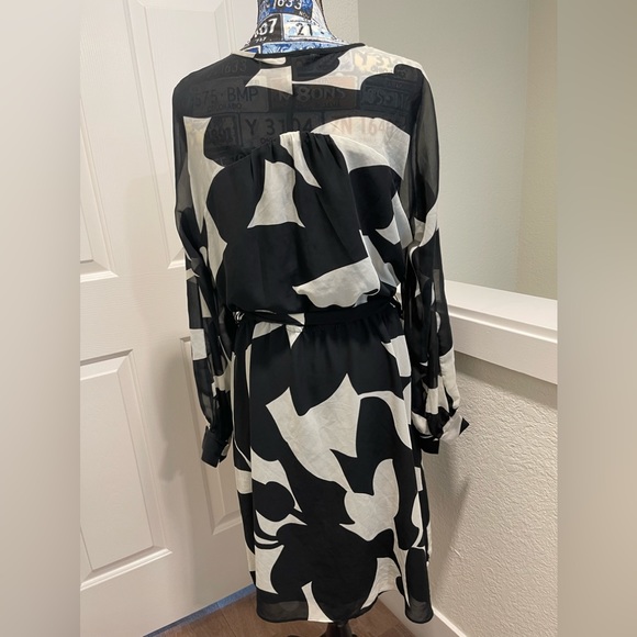 H&M Black & White Chic Dress - Picture 2 of 10